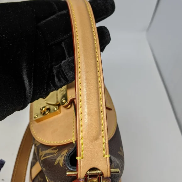 LOUIS VUITTON Monogram Canvas Duffle Bucket Bag - Picture 6 of 13